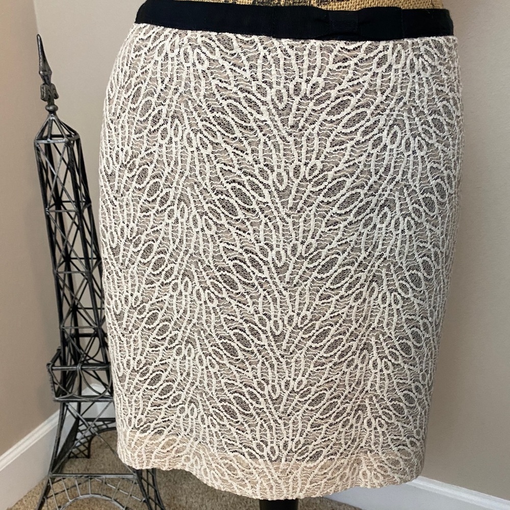 The Limited Sze 8 cream skirt w/bonus top included - Picture 1 of 10
